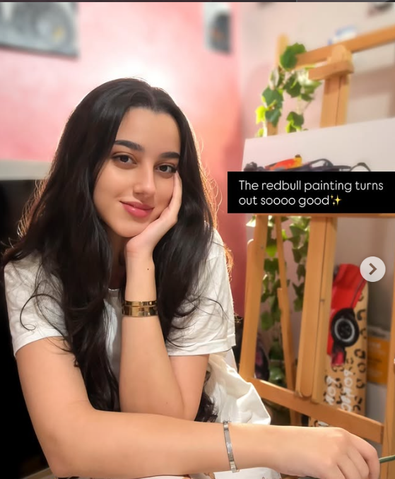Jehan Artsy artiste marocaine spécialisée dans l'art automobile et la peinture de voitures